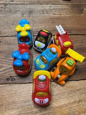 VTECH Go! Go! Smart Wheels Interactive Lights & Sounds, Collection of 7 Vehicles